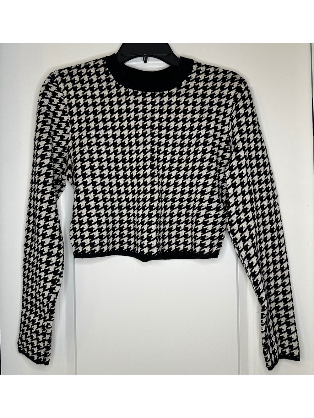 Express Women's Black and White Houndstooth Pattern Long Sleeve Sweater Size L